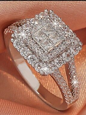 Elegant Silver-Tone Halo Cluster Engagement Ring - Silver